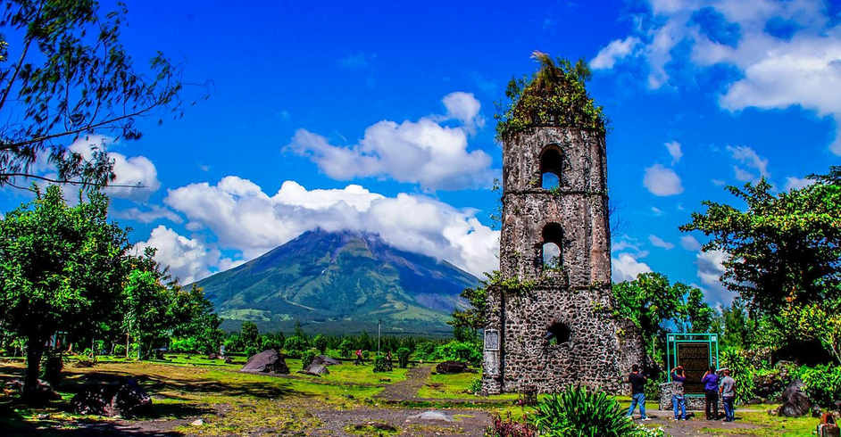 Memperkenalkan Pesona Albay Province: Misibis Bay Resort dan Cagsawa Ruins